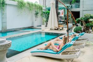 Bazén v ubytování AQ-VA Hotel & Villas Seminyak nebo v jeho okolí