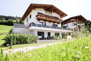 Aed väljaspool majutusasutust Zirlerhof