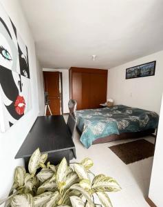 Ένα ή περισσότερα κρεβάτια σε δωμάτιο στο Art Chill Studio +2 φωτογραφίες