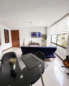 Μια τηλεόραση ή/και κέντρο ψυχαγωγίας στο Art Chill Studio