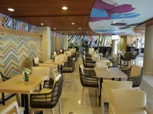 Restaurace v ubytování Bedrock Hotel Kuta