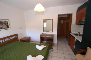 A bed or beds in a room at Badis Haus