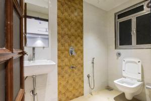 Koupelna v ubytování FabHotel Twigo Inn