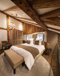 Un pat sau paturi într-o cameră la Boutique - Hotel Adara