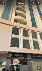 Un frente de tienda de un edificio con un letrero en él en Splendid Private Rooms, en Sharjah 14 fotos más