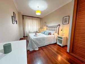 Łóżko lub łóżka w pokoju w obiekcie Apartamento completo, amplio, muy iluminado y con plaza de garaje incluida.