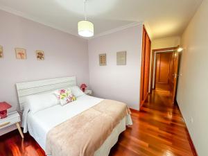 Łóżko lub łóżka w pokoju w obiekcie Apartamento completo, amplio, muy iluminado y con plaza de garaje incluida.