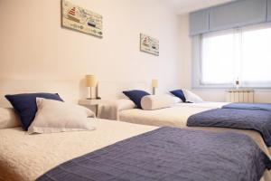 Łóżko lub łóżka w pokoju w obiekcie Apartamento completo, amplio, muy iluminado y con plaza de garaje incluida.