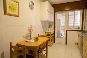 Kuchnia lub aneks kuchenny w obiekcie Apartamento completo, amplio, muy iluminado y con plaza de garaje incluida.