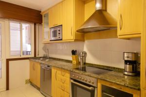 Kuchnia lub aneks kuchenny w obiekcie Apartamento completo, amplio, muy iluminado y con plaza de garaje incluida.
