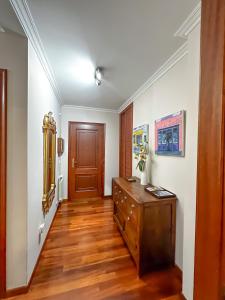 Zdjęcie z galerii obiektu Apartamento completo, amplio, muy iluminado y con plaza de garaje incluida. w mieście O Grove