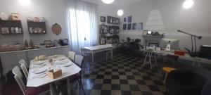 Reštaurácia alebo iné gastronomické zariadenie v ubytovaní Langhe di Liguria B&B
