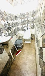 a bathroom with a toilet and a sink at Rose Merry Guesthouse in Bikaner