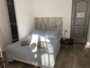 Posezení v ubytování Studio indépendant en RDC de villa, parking