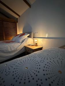 Postel nebo postele na pokoji v ubytování Bungalow "Doussin' Kreyol", au calme à 150m de la plage