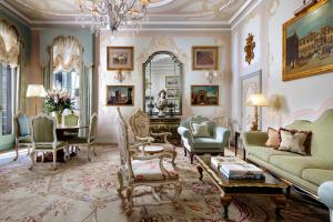 Зона вітальні в The Gritti Palace, a Luxury Collection Hotel, Venice
