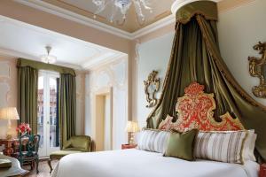 Ліжко або ліжка в номері The Gritti Palace, a Luxury Collection Hotel, Venice