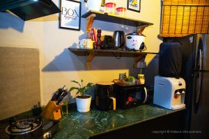 Cucina o angolo cottura di The Hideout Villa Pokhara