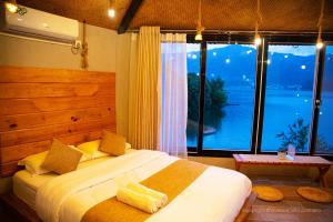 Letto o letti in una camera di The Hideout Villa Pokhara