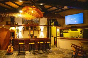 TV o dispositivi per l'intrattenimento presso The Hideout Villa Pokhara