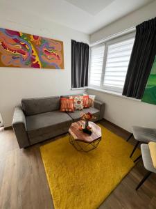 A seating area at MK Apartment FREE Parking