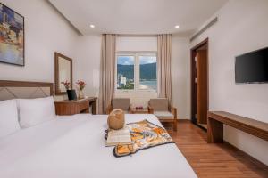Postel nebo postele na pokoji v ubytování De Lamour Hotel Da Nang