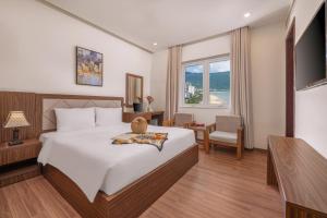 TV a/nebo společenská místnost v ubytování De Lamour Hotel Da Nang + 37 fotografií
