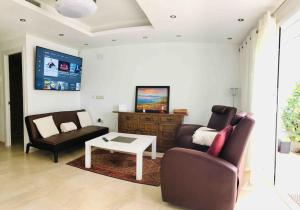 Ruang duduk di NEW! Romantic house at red lake in Torrevieja!