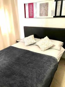 Katil atau katil-katil dalam bilik di NEW! Romantic house at red lake in Torrevieja!