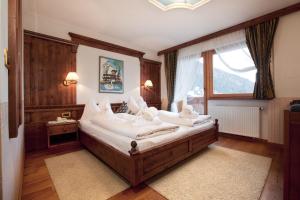 Postel nebo postele na pokoji v ubytování Hotel Garni Concordia - Dolomites Home
