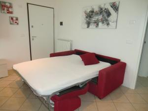Кровать или кровати в номере Residence Villaggio dei Fiori con Piscina e Posto Spiaggia Incluso