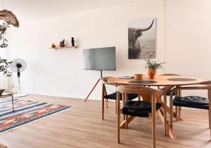 Μια τηλεόραση ή/και κέντρο ψυχαγωγίας στο Moderne Wohnung in Zürich Oerlikon! -201-