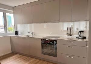 Η κουζίνα ή μικρή κουζίνα στο Moderne Wohnung in Zürich Oerlikon! -201-