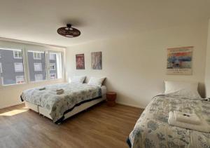 Ένα ή περισσότερα κρεβάτια σε δωμάτιο στο Moderne Wohnung in Zürich Oerlikon! -201-