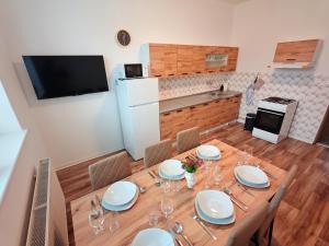 Kuchyň nebo kuchyňský kout v ubytování LUMA ubytovanie