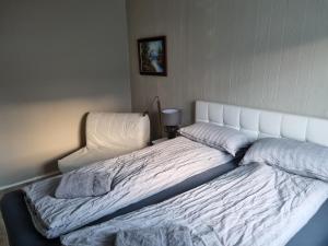 เตียงในห้องที่ The Painter's house with view and balcony