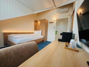 Televisi dan/atau pusat hiburan di Hotel Felmis SELF CHECK-IN