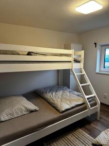 Postel nebo postele na pokoji v ubytování Apartmán 2 Jägerhaus