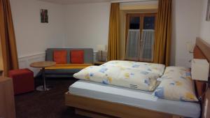 Postel nebo postele na pokoji v ubytování Hotel Stätzerhorn