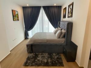 Ένα ή περισσότερα κρεβάτια σε δωμάτιο στο Luxury Apartment at NOVA Roman Ridge