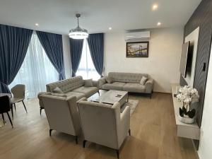 Χώρος καθιστικού στο Luxury Apartment at NOVA Roman Ridge