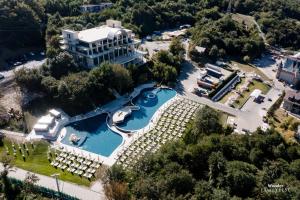 Bazén v ubytování Wonderland Cluj Resort nebo v jeho okolí
