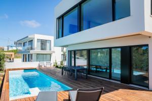 an image of a house with a swimming pool at Ocean View Pool Villa Family & Surf in Ericeira in Ribamar