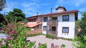 a villa with a view of the house at Residencial Oceano in Palhoça