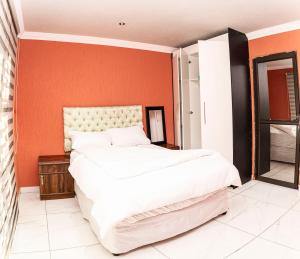 Postel nebo postele na pokoji v ubytování Milk & Honey Guest House