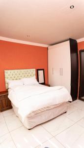 Postel nebo postele na pokoji v ubytování Milk & Honey Guest House