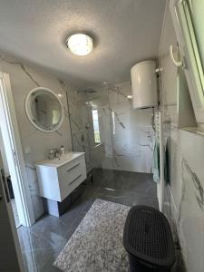 Ένα μπάνιο στο Salihovic apartman