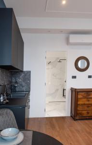 Kuchyňa alebo kuchynka v ubytovaní Navis city apartments