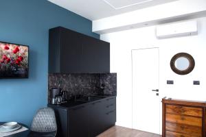 Kuchyňa alebo kuchynka v ubytovaní Navis city apartments