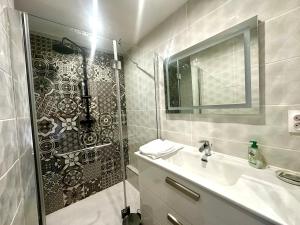 a bathroom with a shower and a sink at Le Maurice - Air conditioning parking and seaside! in Palavas-les-Flots +20 photos